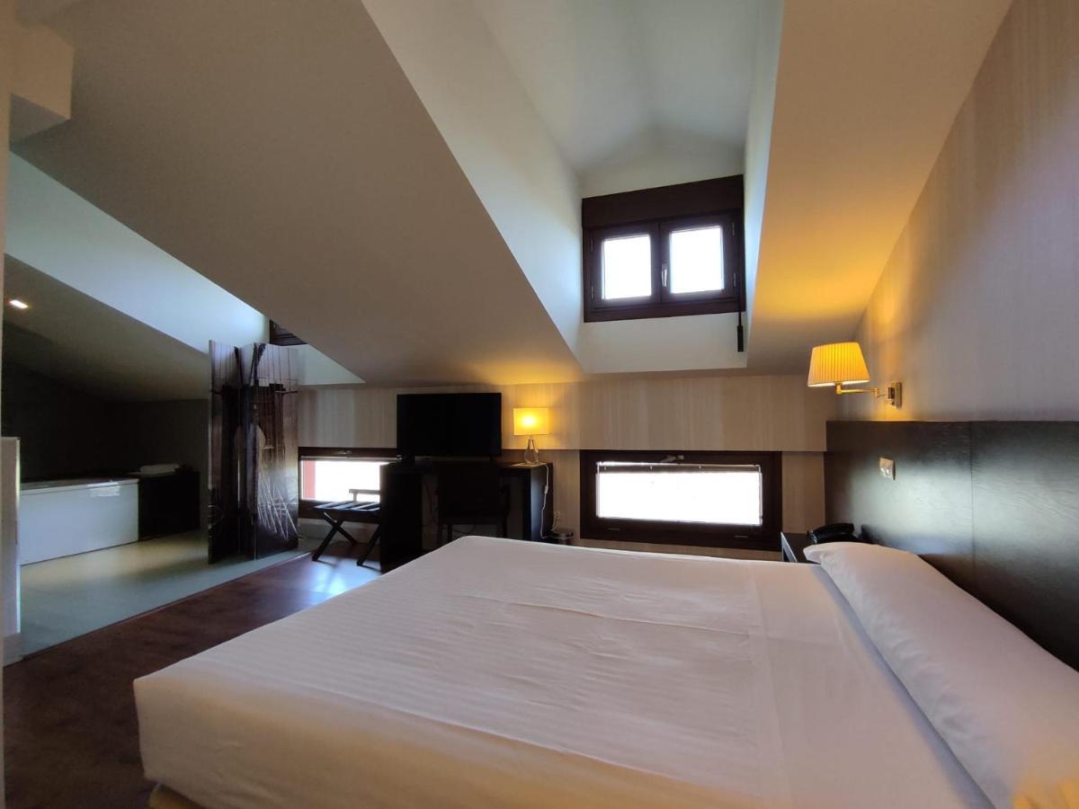 Hotel Puerta Del Arco Tudela de Duero エクステリア 写真