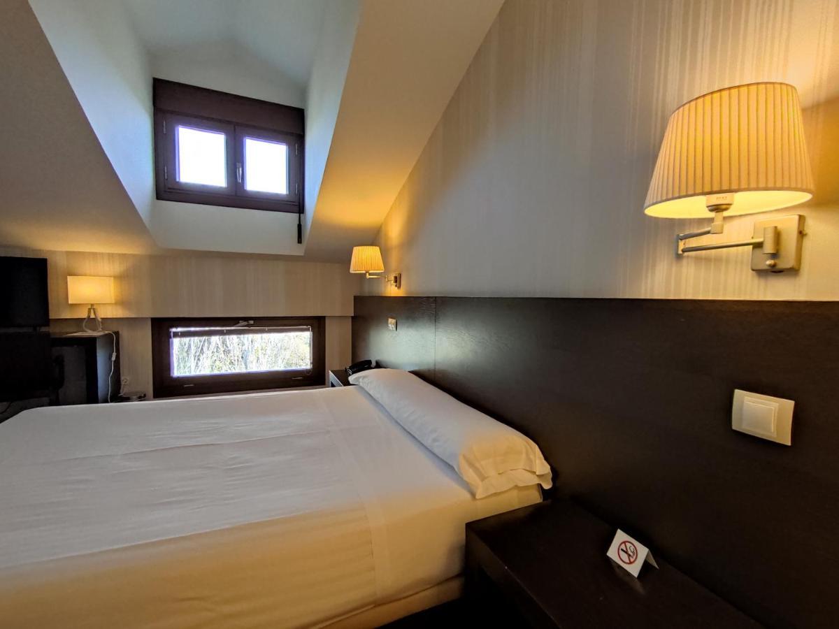 Hotel Puerta Del Arco Tudela de Duero エクステリア 写真