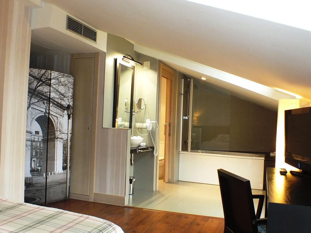 Hotel Puerta Del Arco Tudela de Duero エクステリア 写真