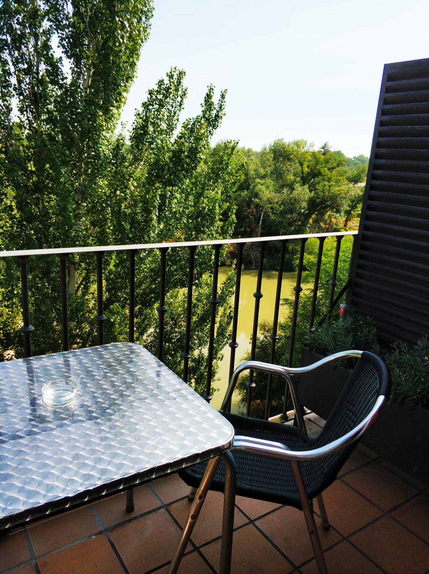 Hotel Puerta Del Arco Tudela de Duero エクステリア 写真