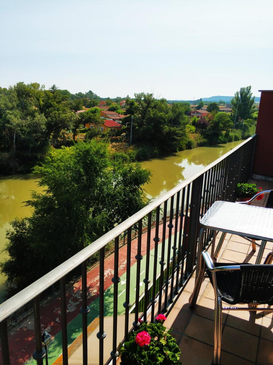 Hotel Puerta Del Arco Tudela de Duero エクステリア 写真