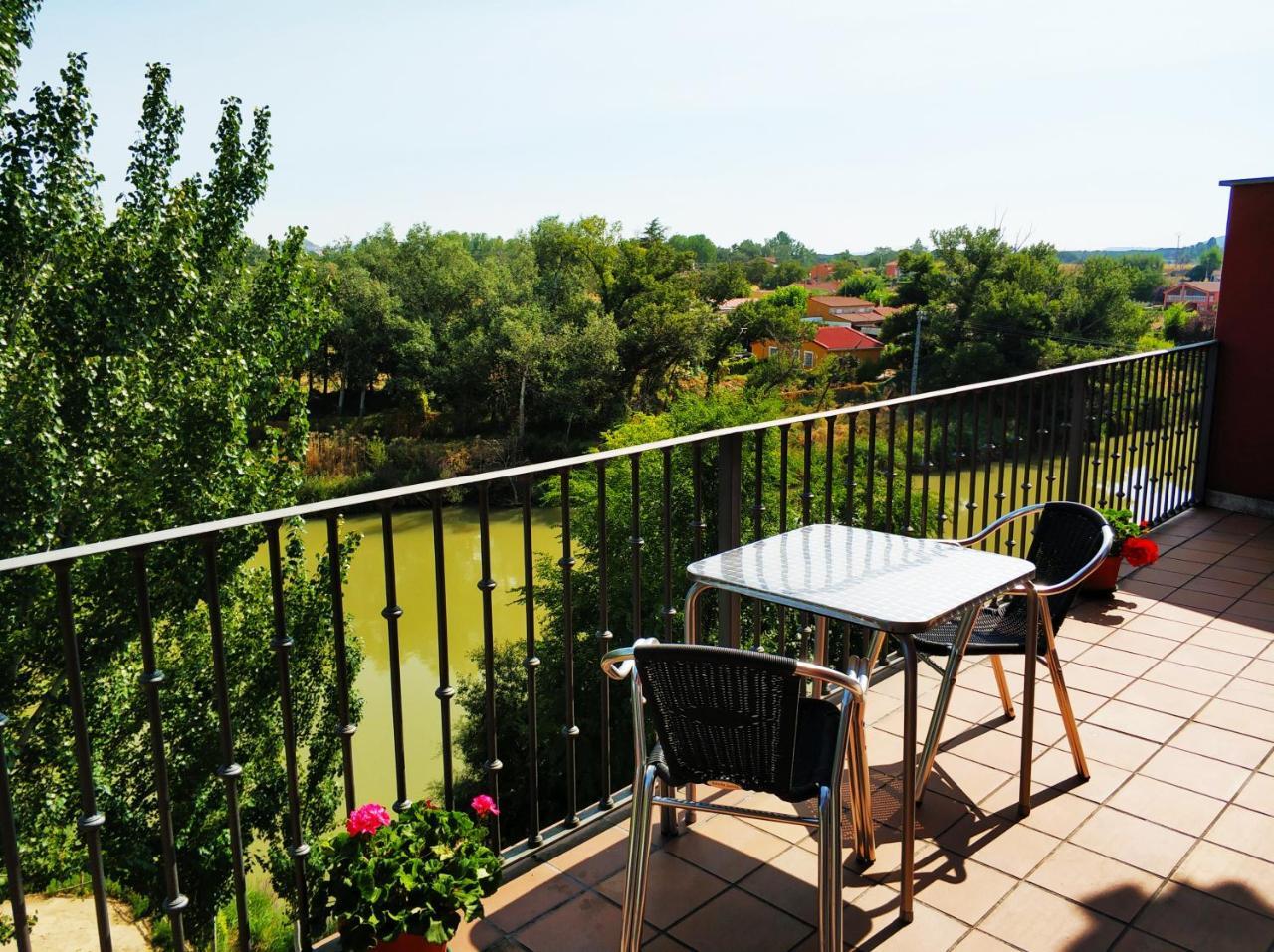 Hotel Puerta Del Arco Tudela de Duero エクステリア 写真