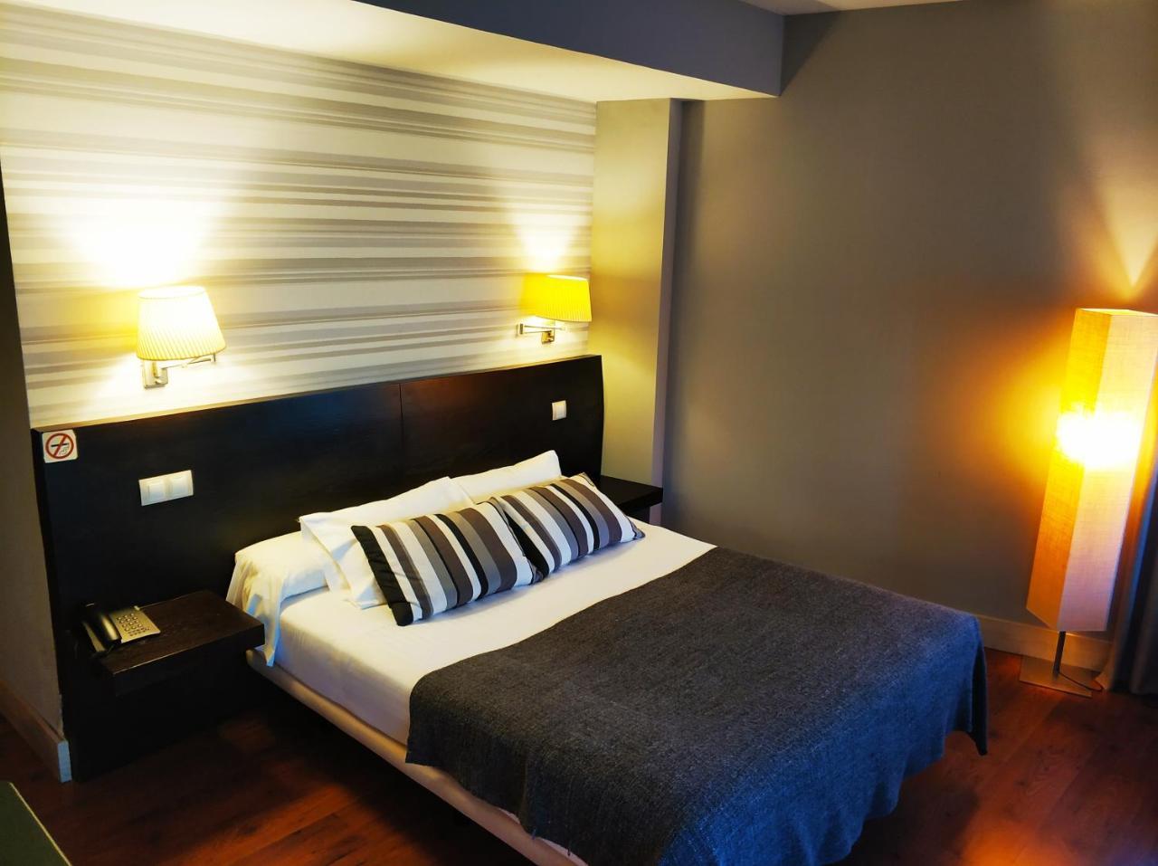 Hotel Puerta Del Arco Tudela de Duero エクステリア 写真