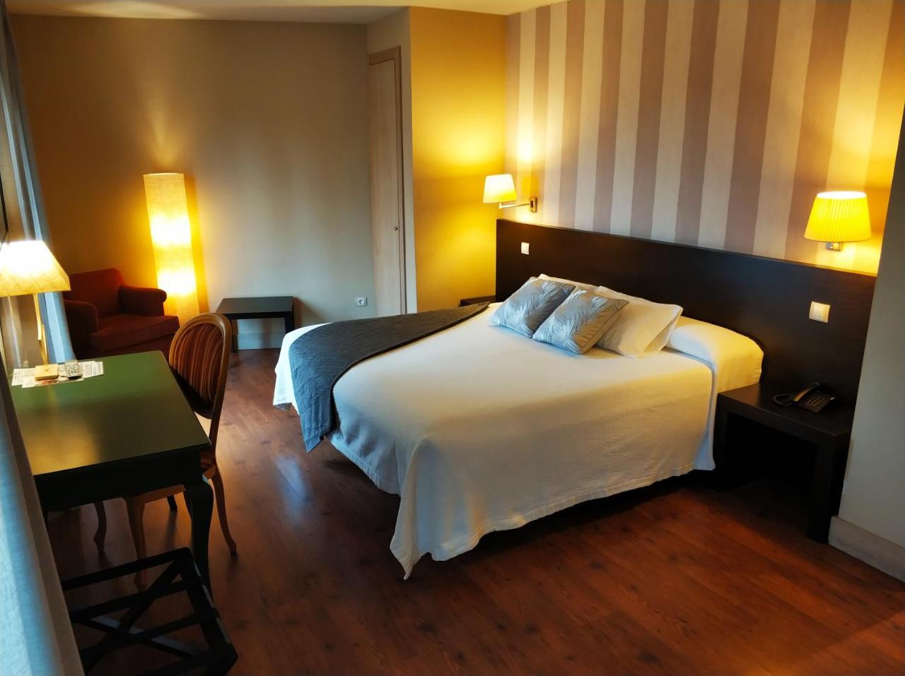Hotel Puerta Del Arco Tudela de Duero エクステリア 写真