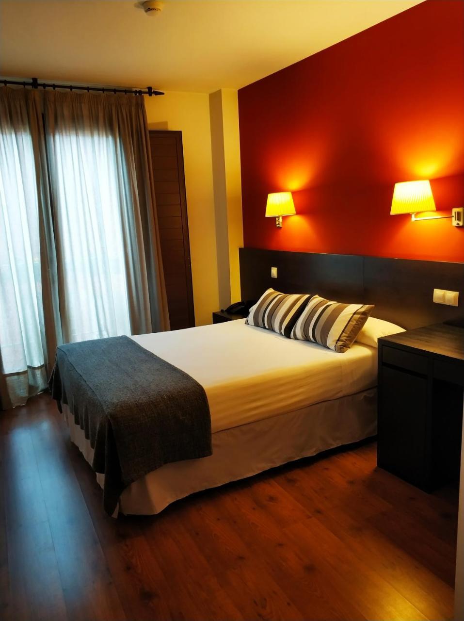 Hotel Puerta Del Arco Tudela de Duero エクステリア 写真