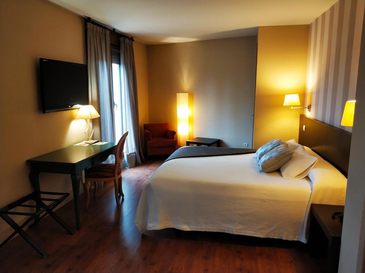 Hotel Puerta Del Arco Tudela de Duero エクステリア 写真