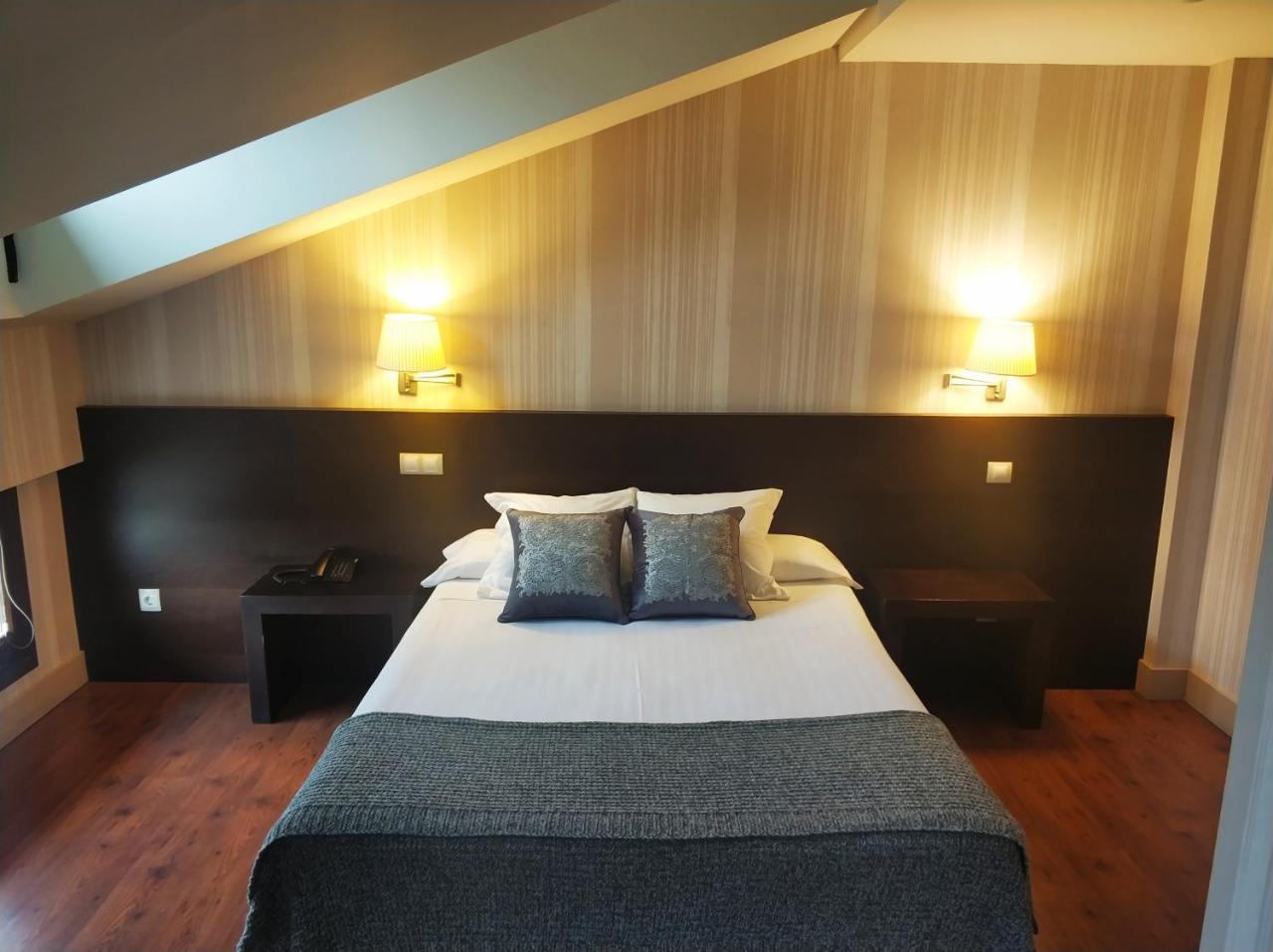 Hotel Puerta Del Arco Tudela de Duero エクステリア 写真
