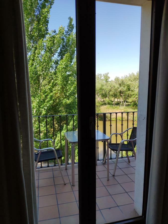 Hotel Puerta Del Arco Tudela de Duero エクステリア 写真