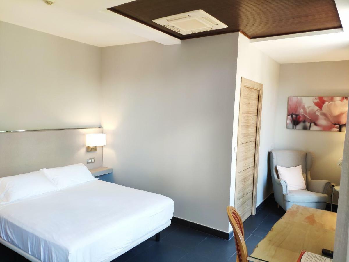 Hotel Puerta Del Arco Tudela de Duero エクステリア 写真
