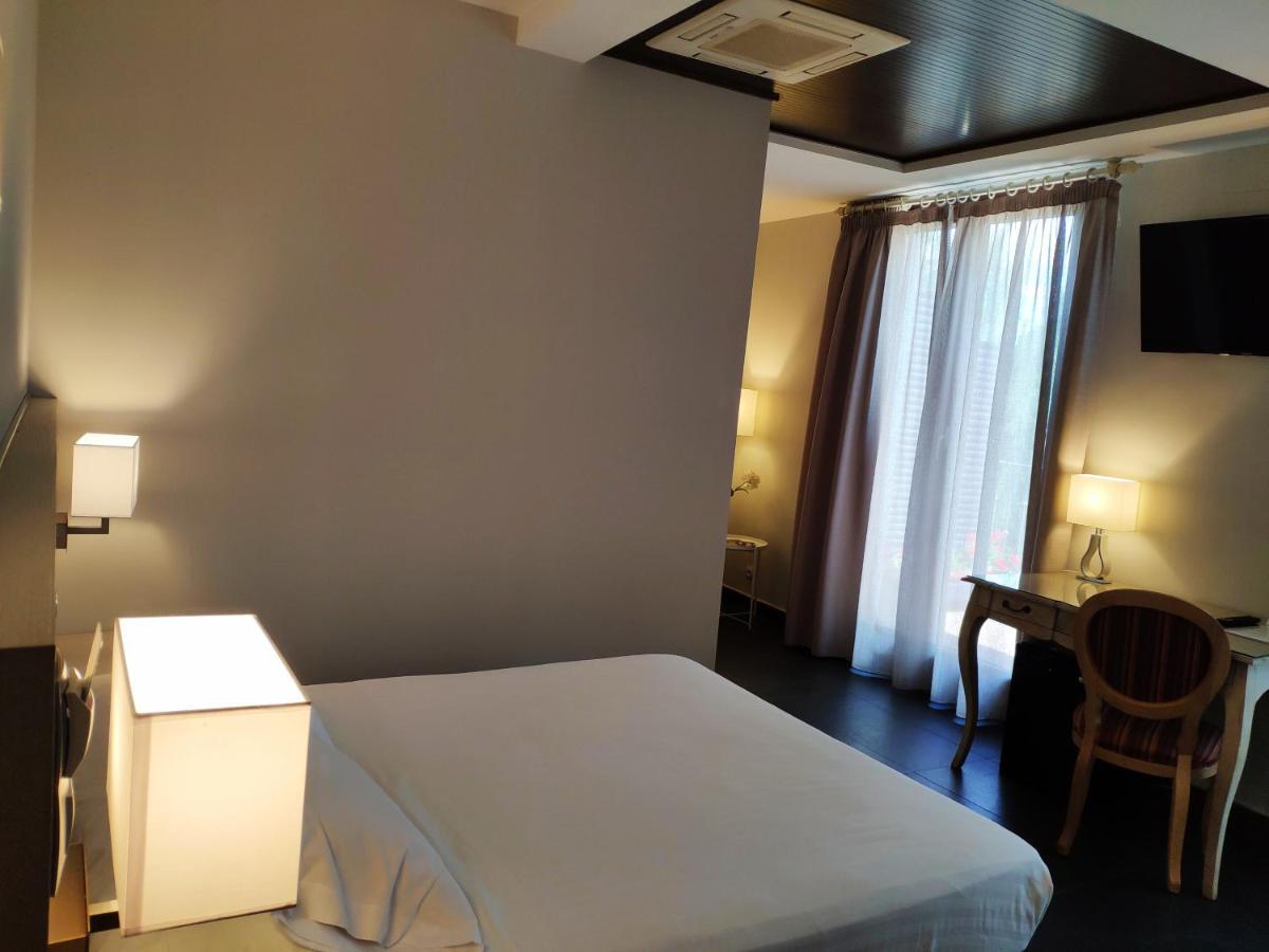Hotel Puerta Del Arco Tudela de Duero エクステリア 写真